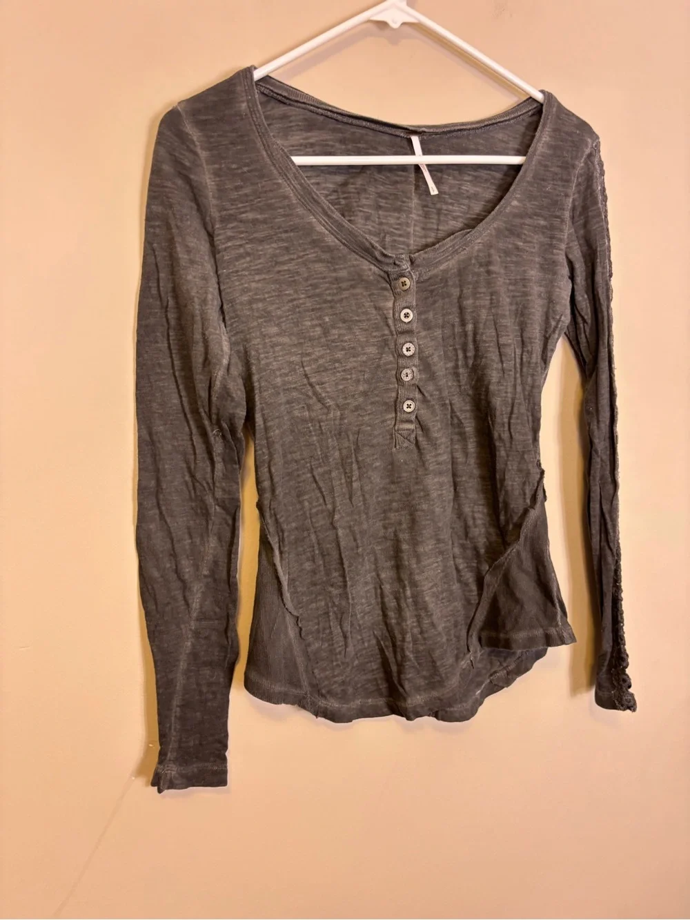 Free People Grey Long-Sleeve Scoop Neck Henley Top with Ribbon Sleeves Small